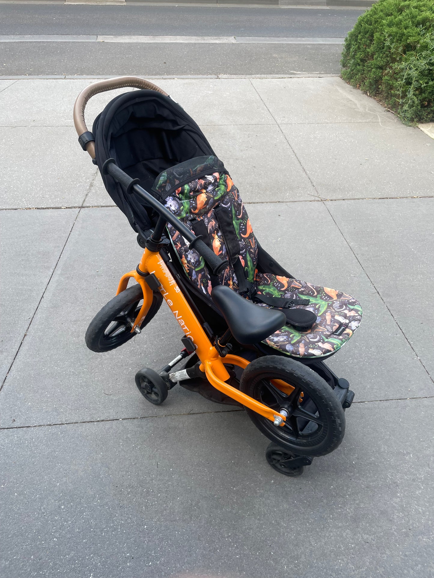 Balance bike / scooter holder for pram