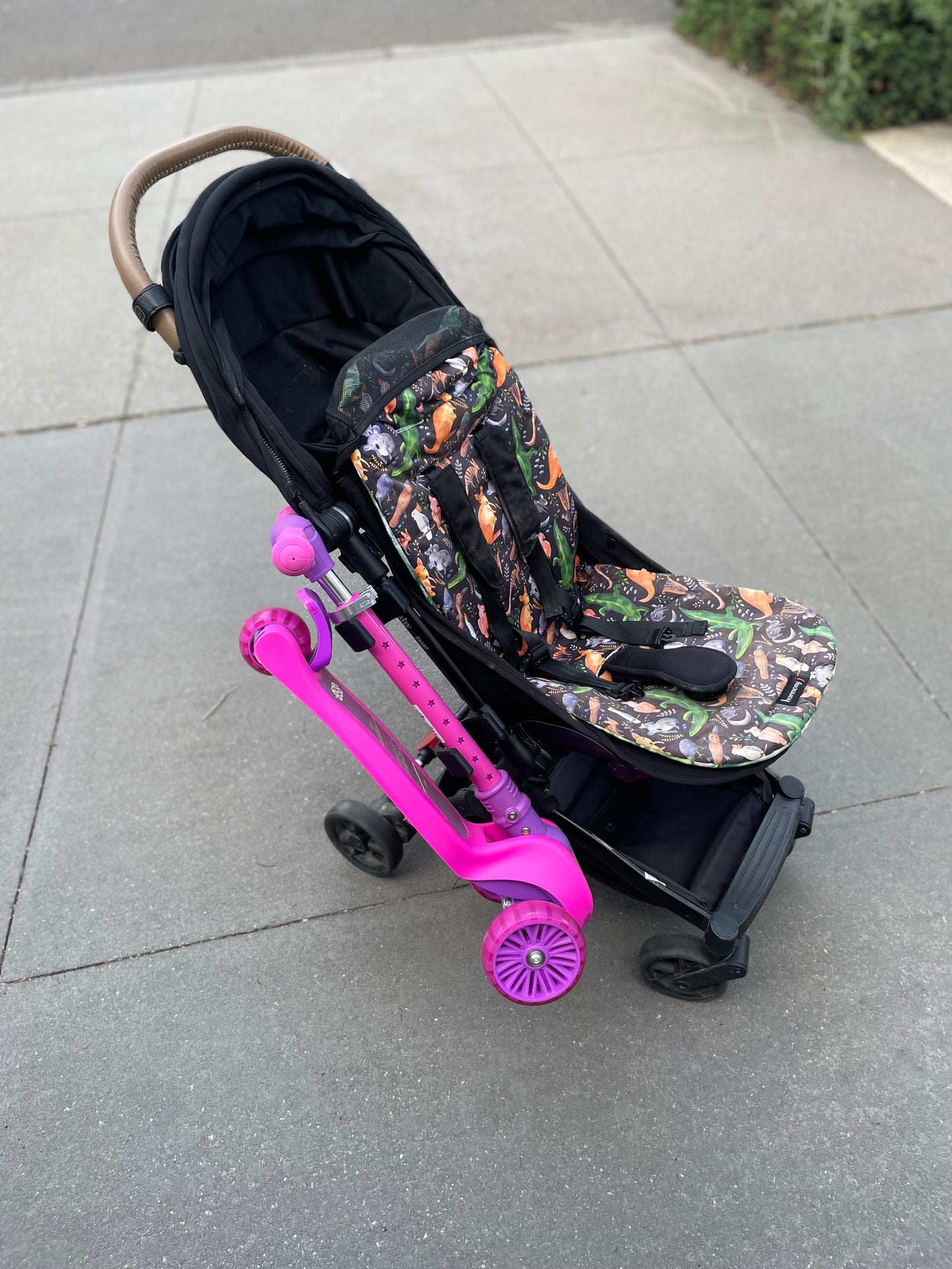 Balance bike / scooter holder for pram